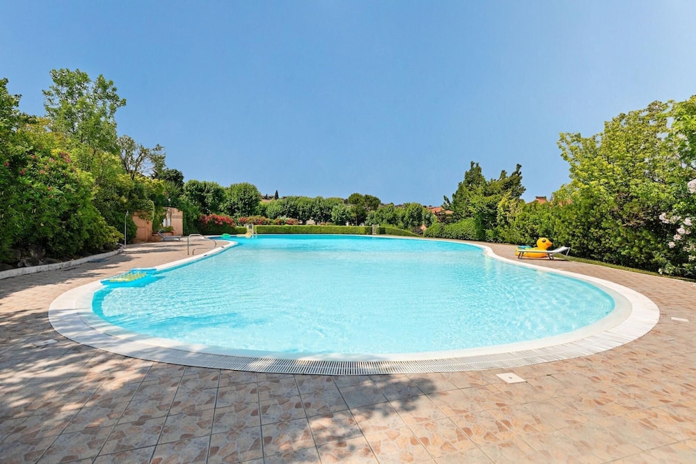 Residence Edera 18 by Wonderful Italy — 4-Star Luxury Hotel in Polpenazze Del Garda, Italy