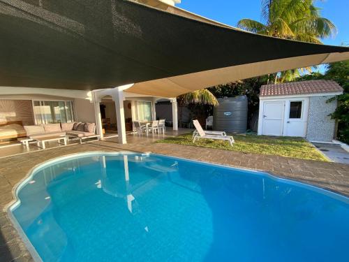 Solara West Private Pool and Seafront — Flic En Flac — photo 2