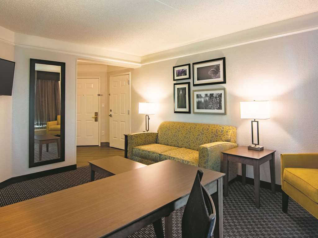 La Quinta Inn & Suites by Wyndham Oklahoma City Norman - photo 39