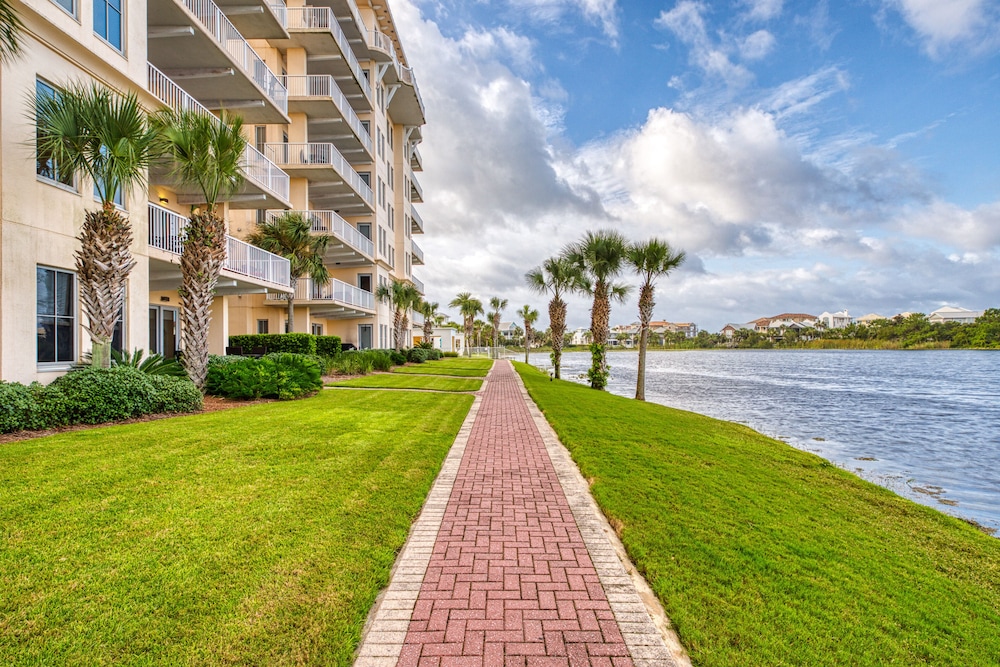 Carillon Beach Inn - photo 35