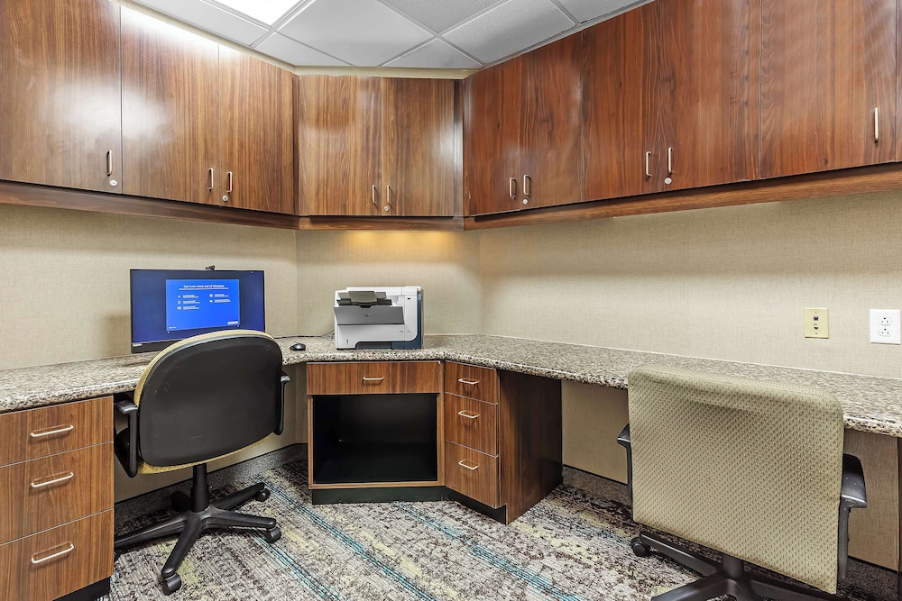 Hampton Inn Atmore - photo 29