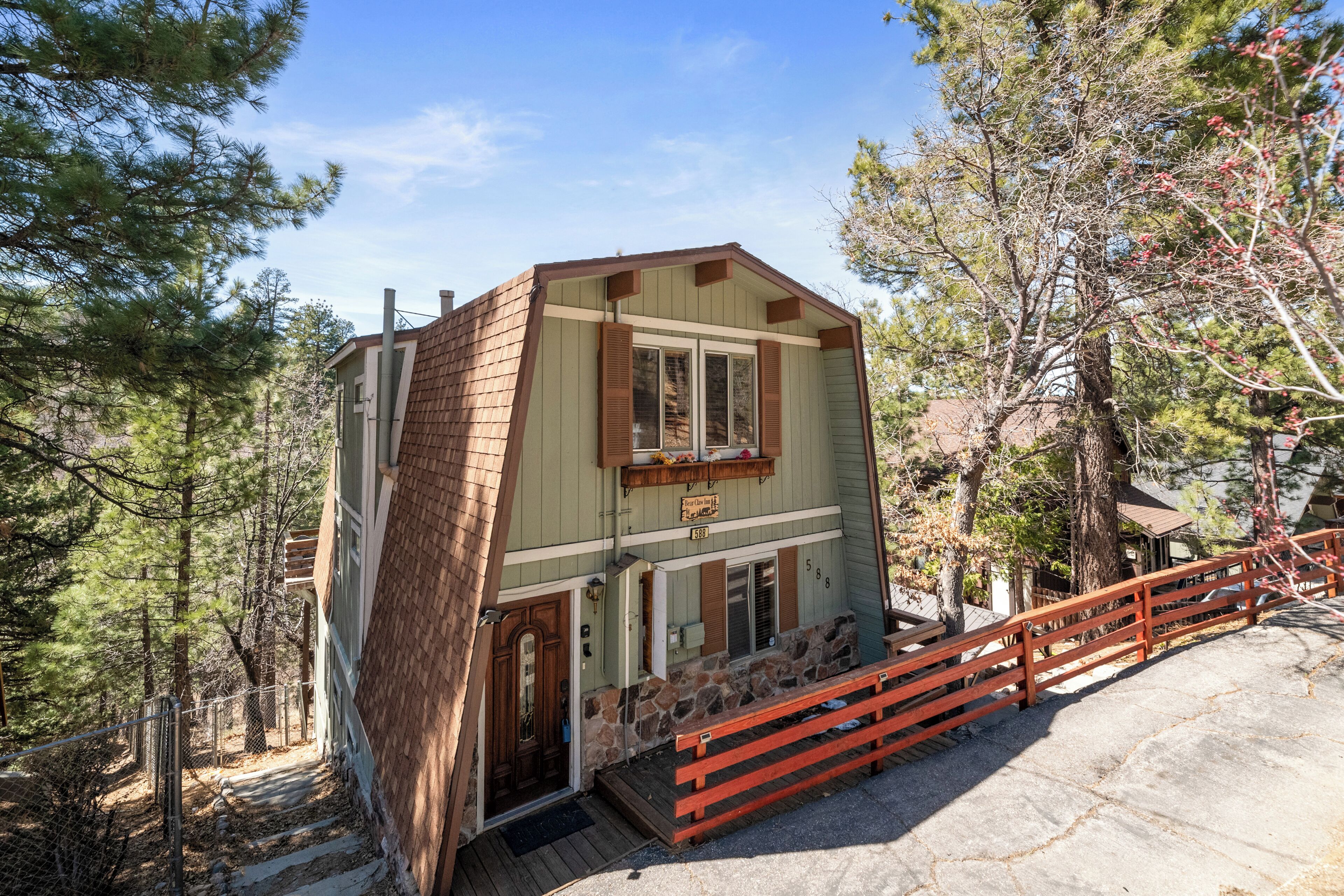 Bear Claw Inn - photo 8
