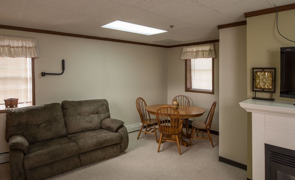 Sugarcreek Village Inn - photo 18