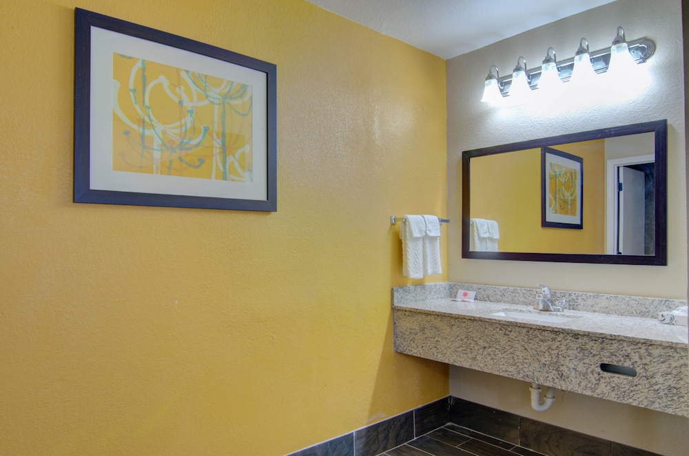 Westbridge Inn and Suites - photo 38