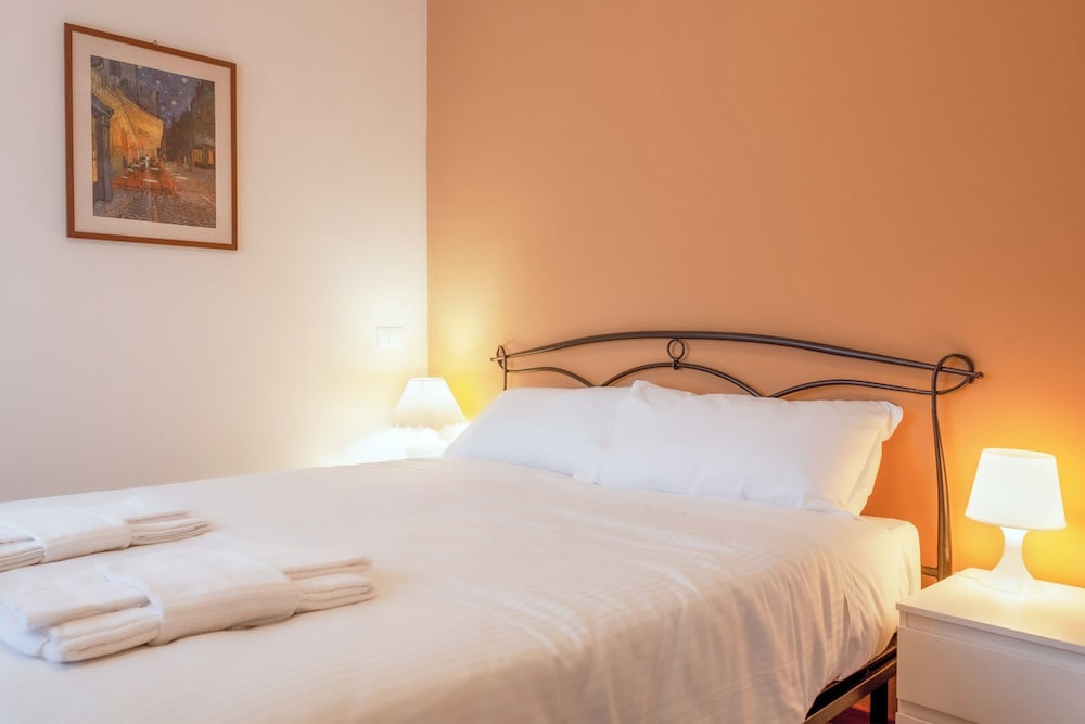 Bnbutler Isonzo Luminoso Appartamento in Porta Romana — 4-Star Luxury Hotel in Milan, Italy