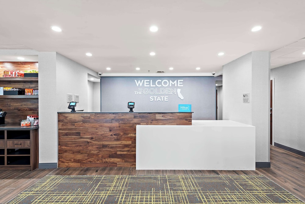 Hampton Inn by Hilton Los Angeles Airport - photo 6