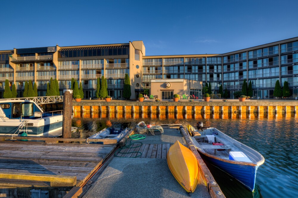 Oceanfront Suites At Cowichan Bay — Duncan