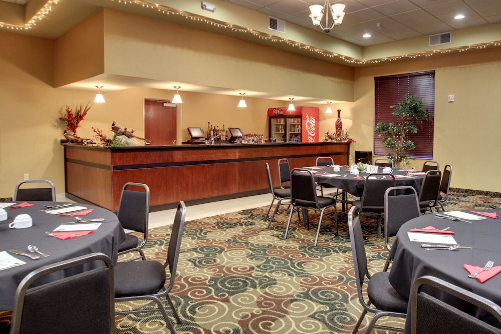 Cobblestone Hotel & Suites Broken Bow - photo 63