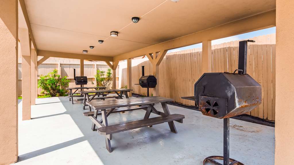 Best Western Plus Carrizo Springs Inn & Suites - photo 13