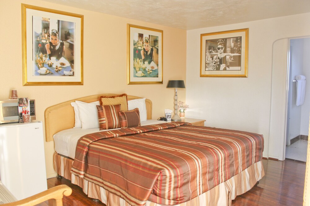 El Trovatore Motel - photo 9