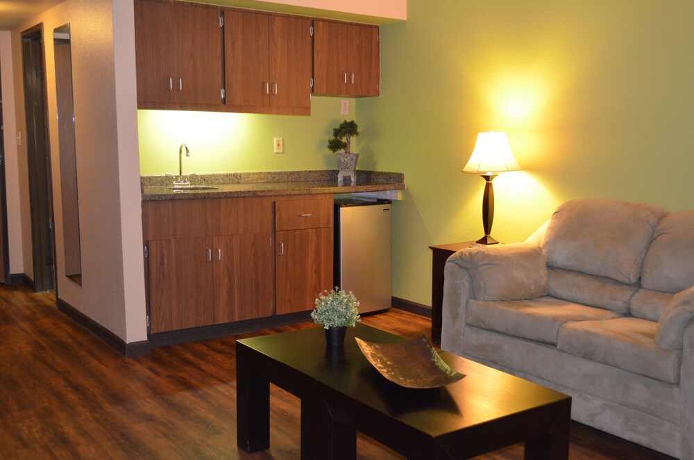 Windemere Hotel & Conference - photo 10