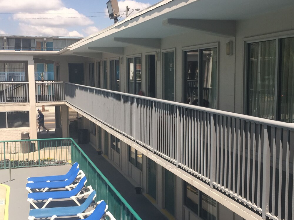 Admiral Motor Inn - photo 42