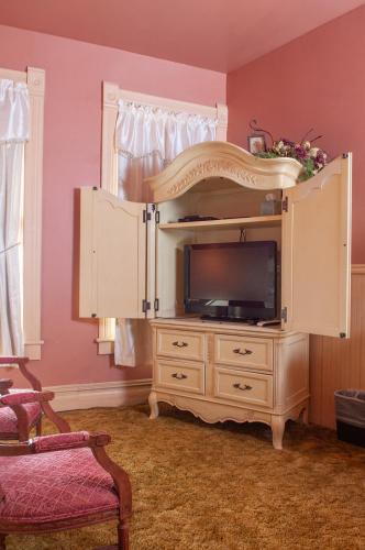 The Historic Wolf Hotel - photo 8