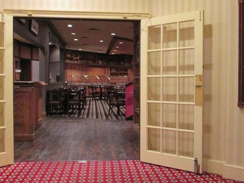 Met Hotel Troy - photo 14
