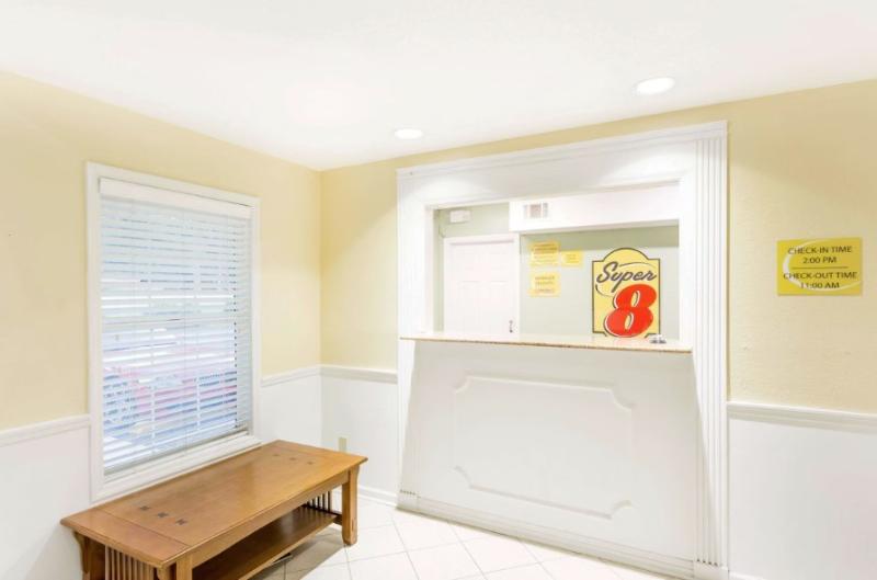 Super 8 by Wyndham Statesboro - photo 3