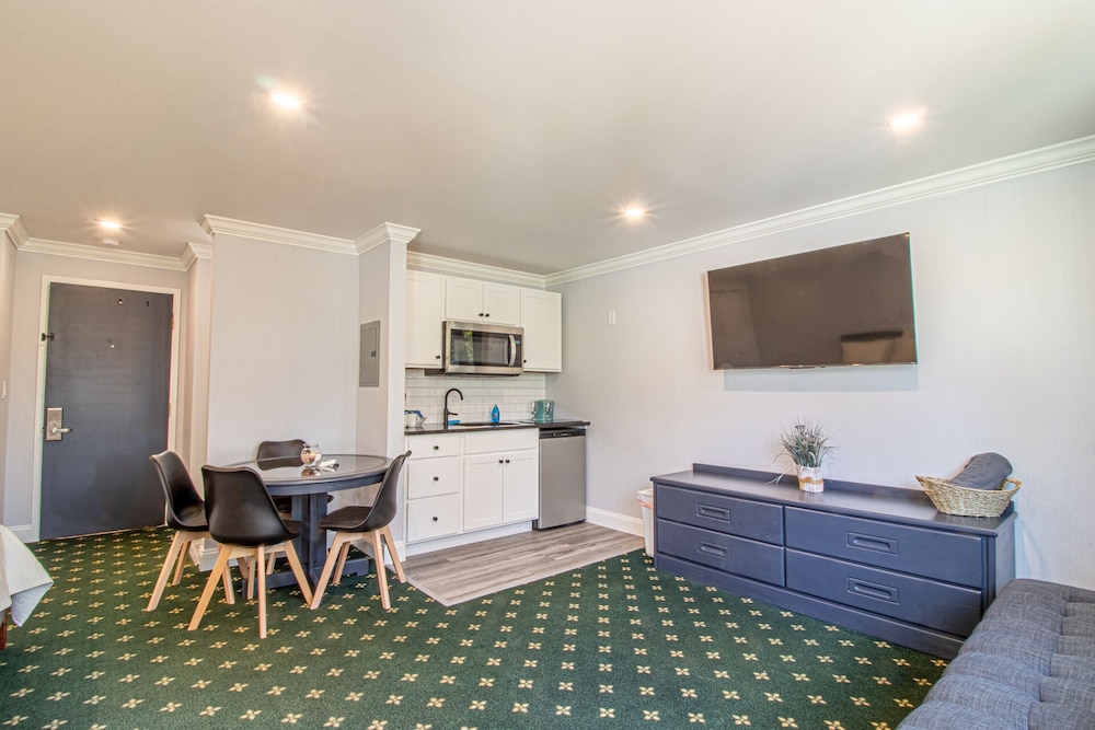 The Niantic Inn - photo 14