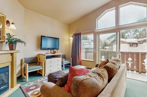 Icicle Village Resort Condos 407 408 — Leavenworth