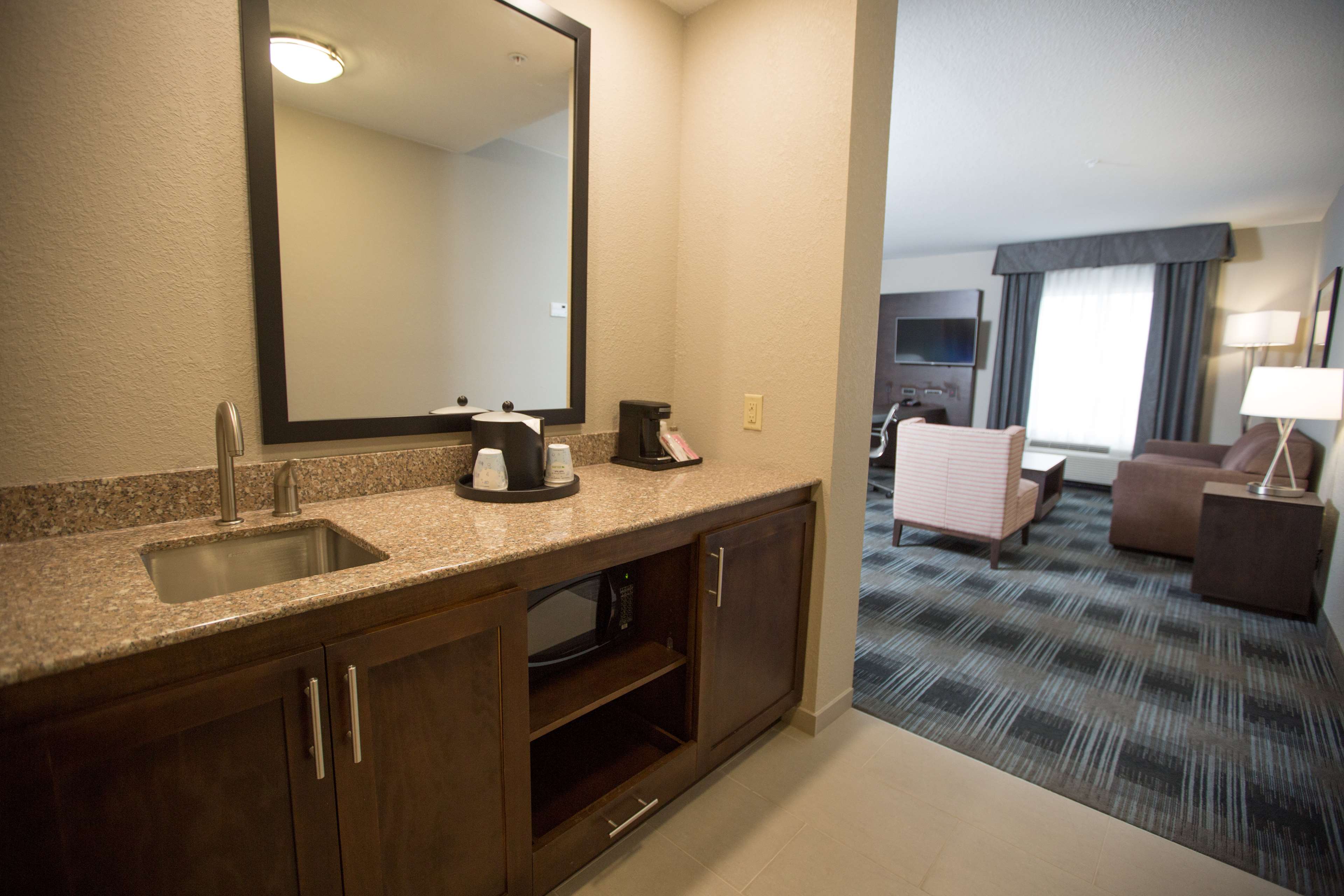 Hampton Inn & Suites Oklahoma City Airport - photo 22