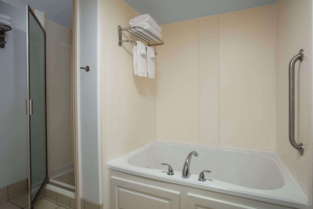 Hilton Garden Inn Fredericksburg - photo 21