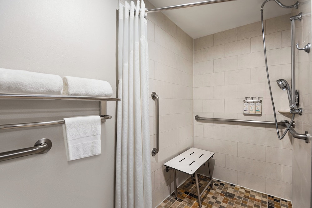 Holiday Inn Express Hotel & Suites Fredericksburg by IHG - photo 28