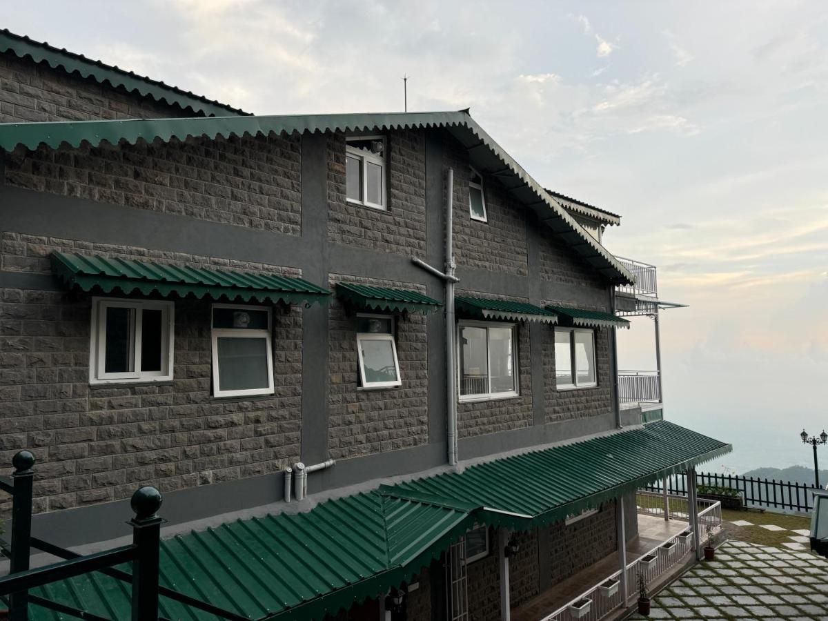 Elivaas 4 Bhk With Garden & Bonfire Fleur De Lis — 5-Star Luxury Hotel in Kasauli, India