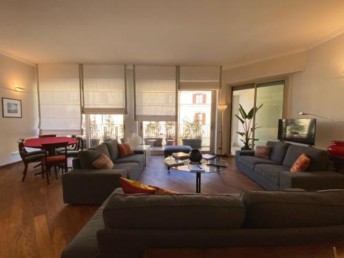 Dormire tra foto d autore — 4-Star Luxury Hotel in Milan, Italy