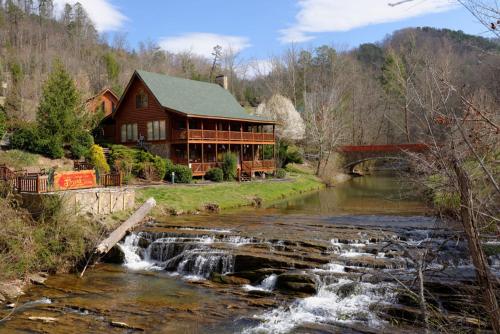 Creekside Lodge — 4-Star Luxury Hotel in Sevierville, United States