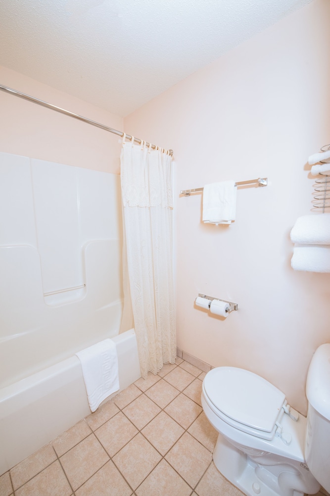 OurGuest Inn and Suites Downtown - photo 13