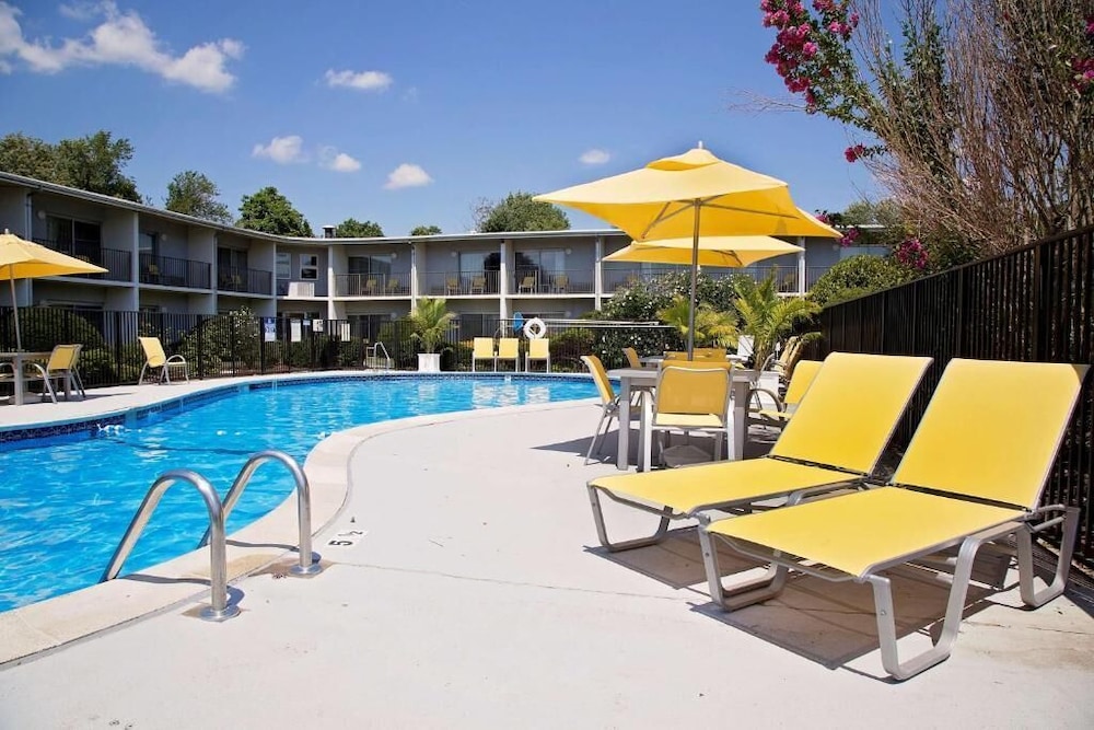 Historic Concord Suites - photo 20