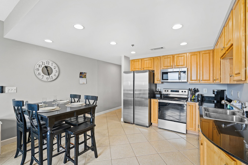 Splash Beach Resort by Book That Condo - photo 35