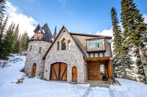 The Castle Chateau De Melusine — 4-Star Luxury Hotel in Sandpoint, United States