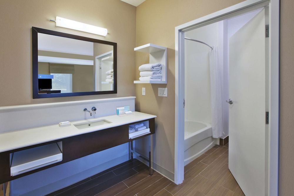 Hampton Inn Commerce Novi - photo 9