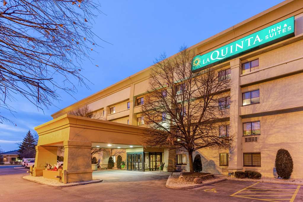 La Quinta Inn & Suites by Wyndham Chicago Tinley Park - photo 5