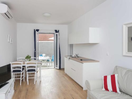 Apartments Villa Karmen Comfort One Bedroom Apartment with Terrace Marine