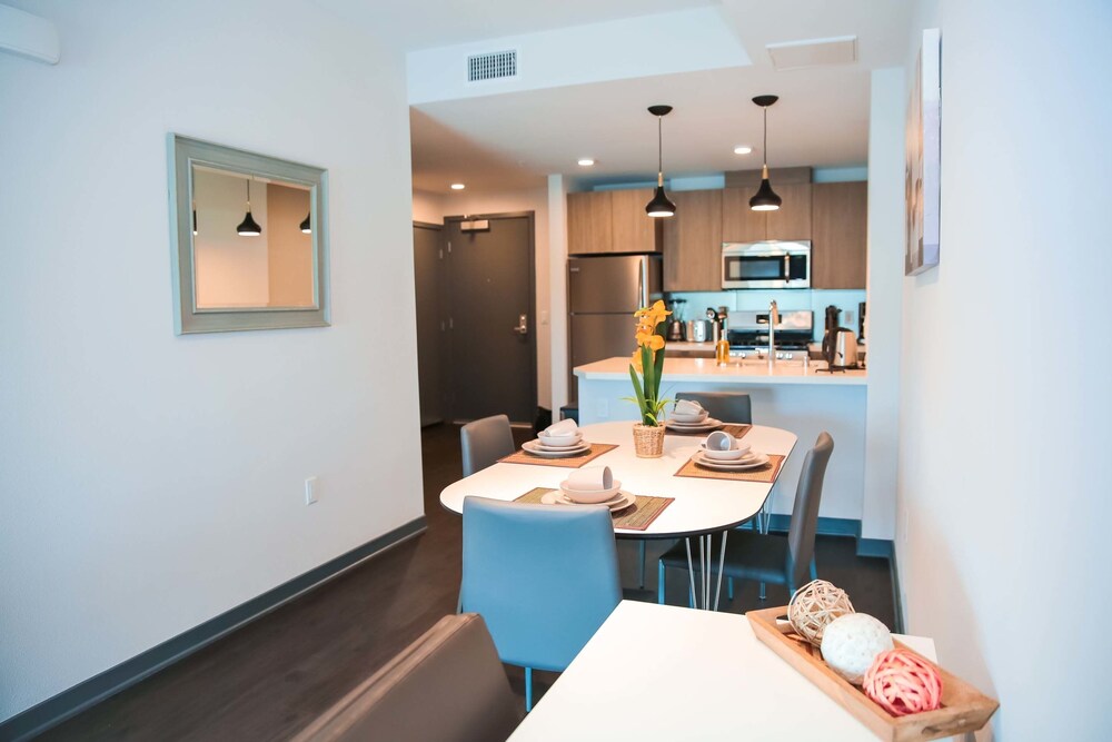 Fully Furnished Suites near Little Tokyo - photo 12