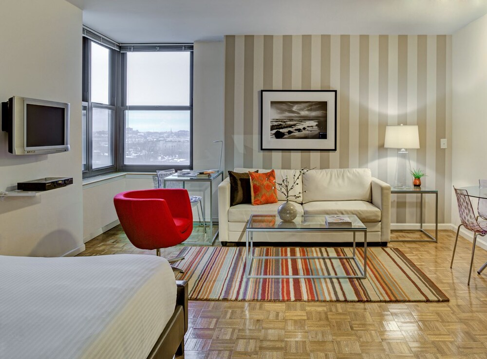 Furnished Quarters at Grove Pointe - photo 3