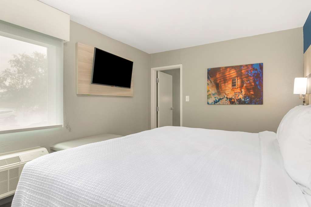 Best Western Plus Magnolia Inn Suites - photo 23
