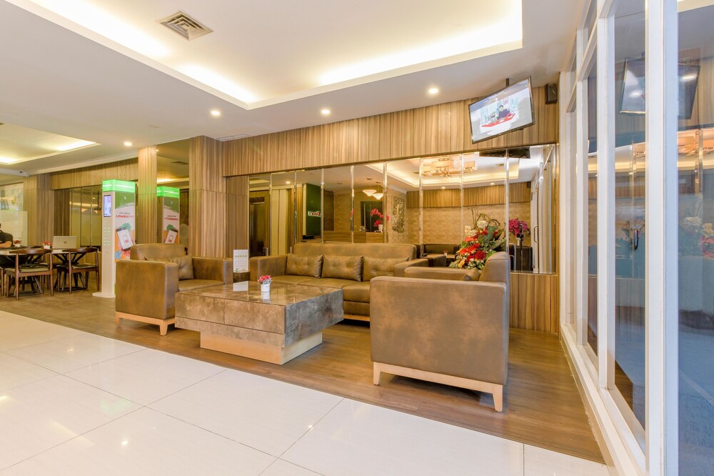 RedDoorz Plus @ Thamrin - carbon neutral hotel in Jakarta