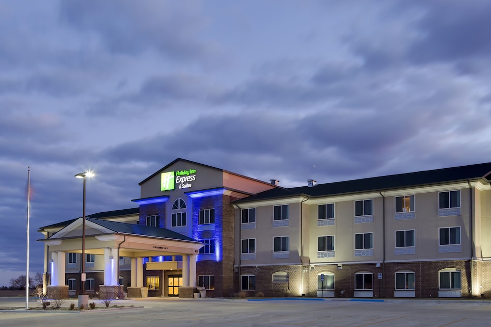 Holiday Inn Express & Suites Nevada by IHG - photo 64