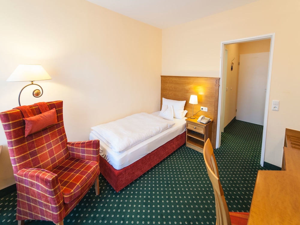 Landhotel Der Schwallenhof — Bad Driburg — photo 5