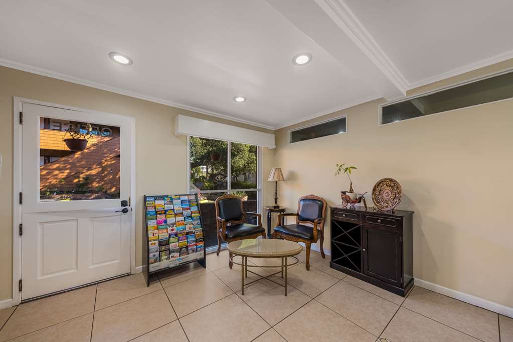 Clarion Collection Carmel Oaks Inn - photo 8