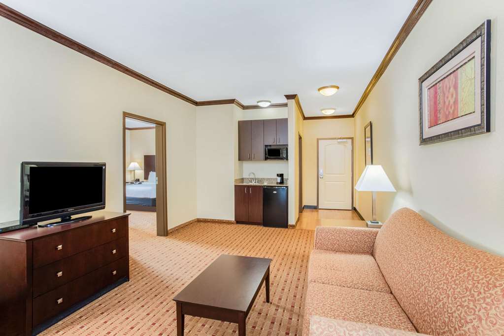 La Quinta Inn & Suites by Wyndham Ennis - photo 26
