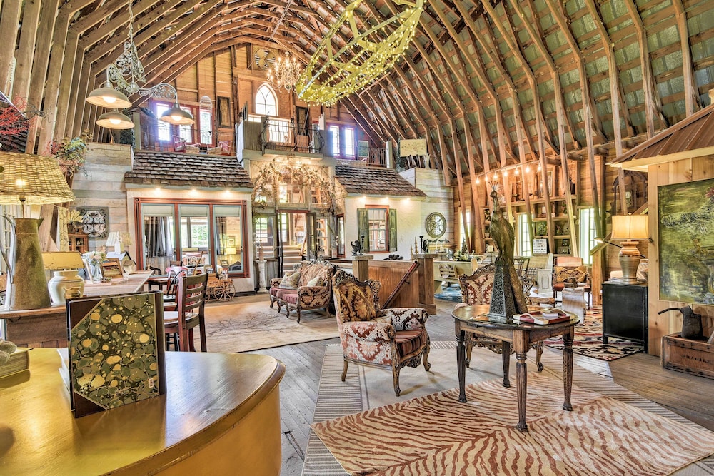 Historic Winston Salem Guest Barn On Farm — Winston Salem