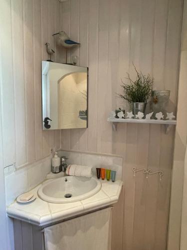 Bastide Familiale Cadre Idyllique Vue St Paul de Vence in Vence, France