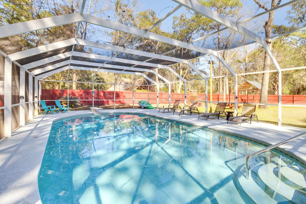 Pool Gameroom: Family Fun Retreat in Hinesville — hotel in Hinesville