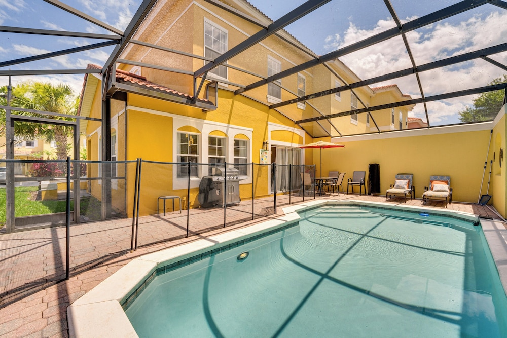 Private Pool: Family friendly Kissimmee Townhome — 4-Star Luxury Hotel in Kissimmee, United States