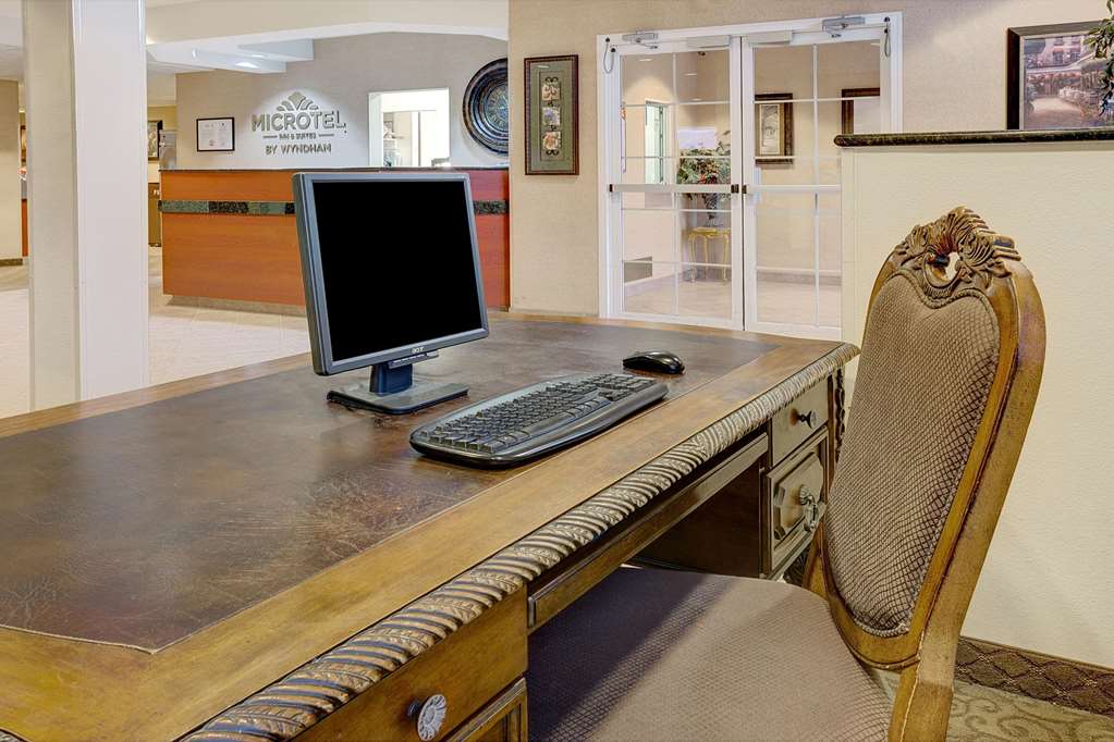 Microtel Inn & Suites by Wyndham Indianapolis Airport - photo 15
