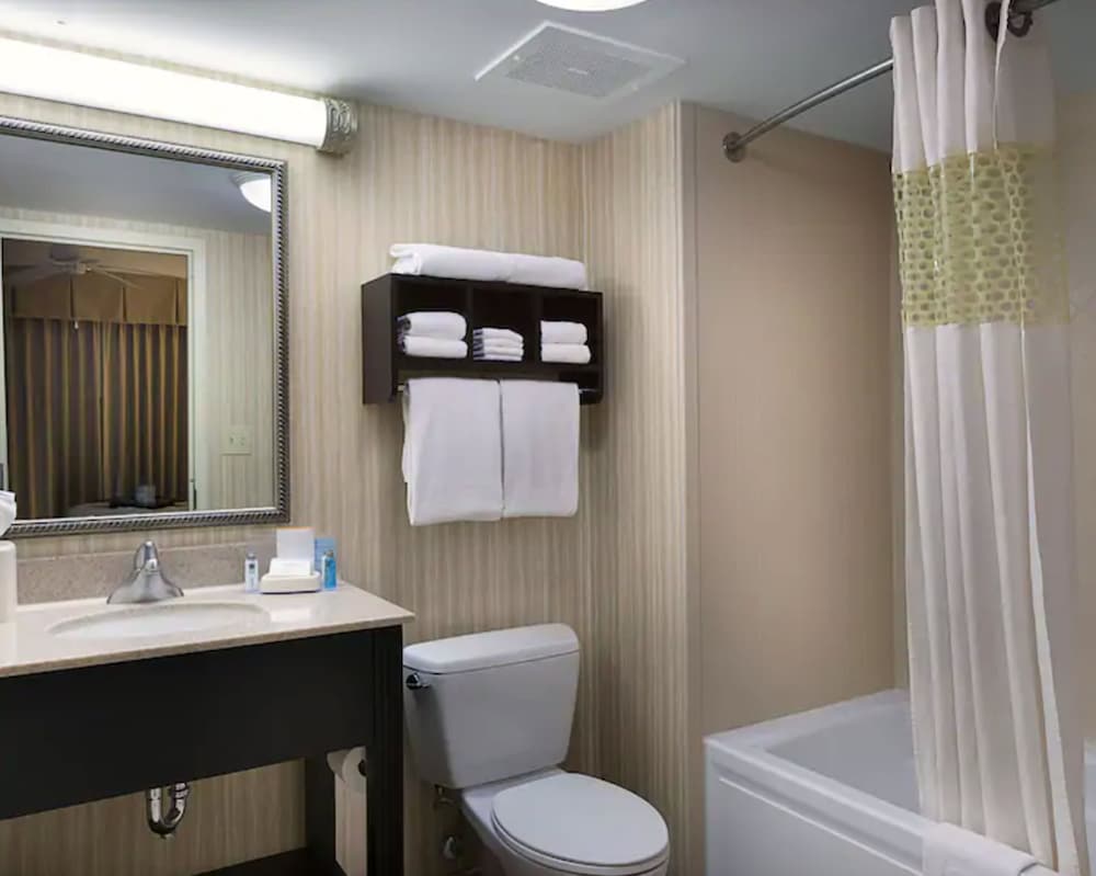 Hampton Inn & Suites Myrtle Beach Oceanfront - photo 40