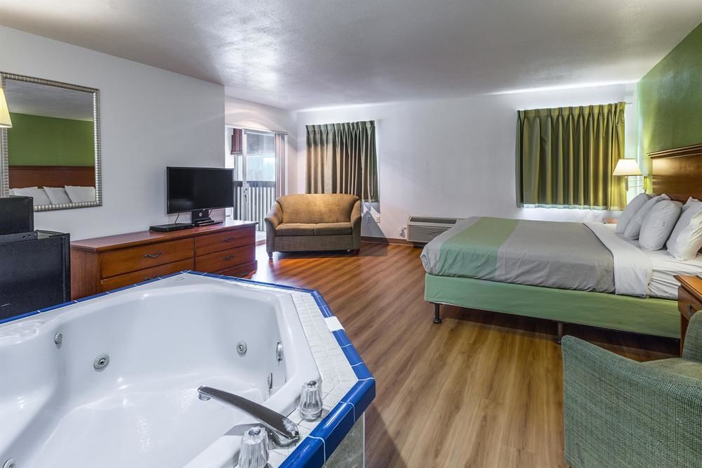 Motel 6 - photo 34
