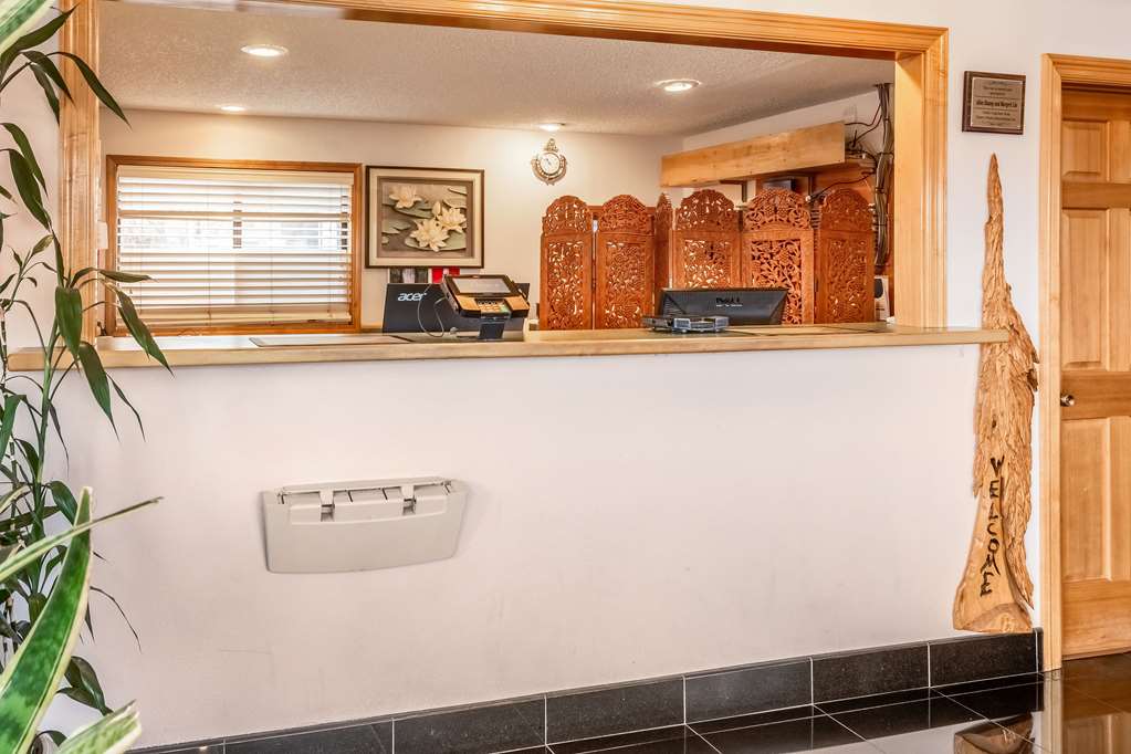 Econo Lodge Inn & Suites Madras - photo 6